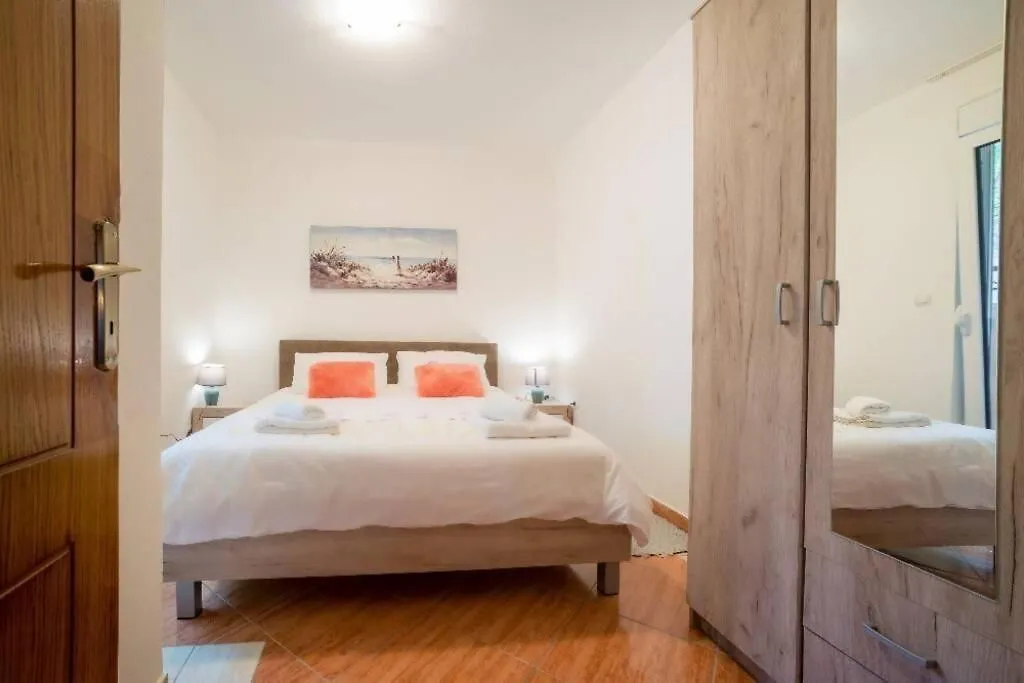 Rent, two bedroom apartment, 60m², Bečići, Budva
