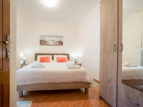 Rent, two bedroom apartment, 60m², Bečići, Budva - image 11