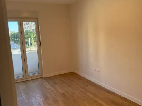 Izdavanje, poslovni prostor, 43m², Central Point, Podgorica - image 3