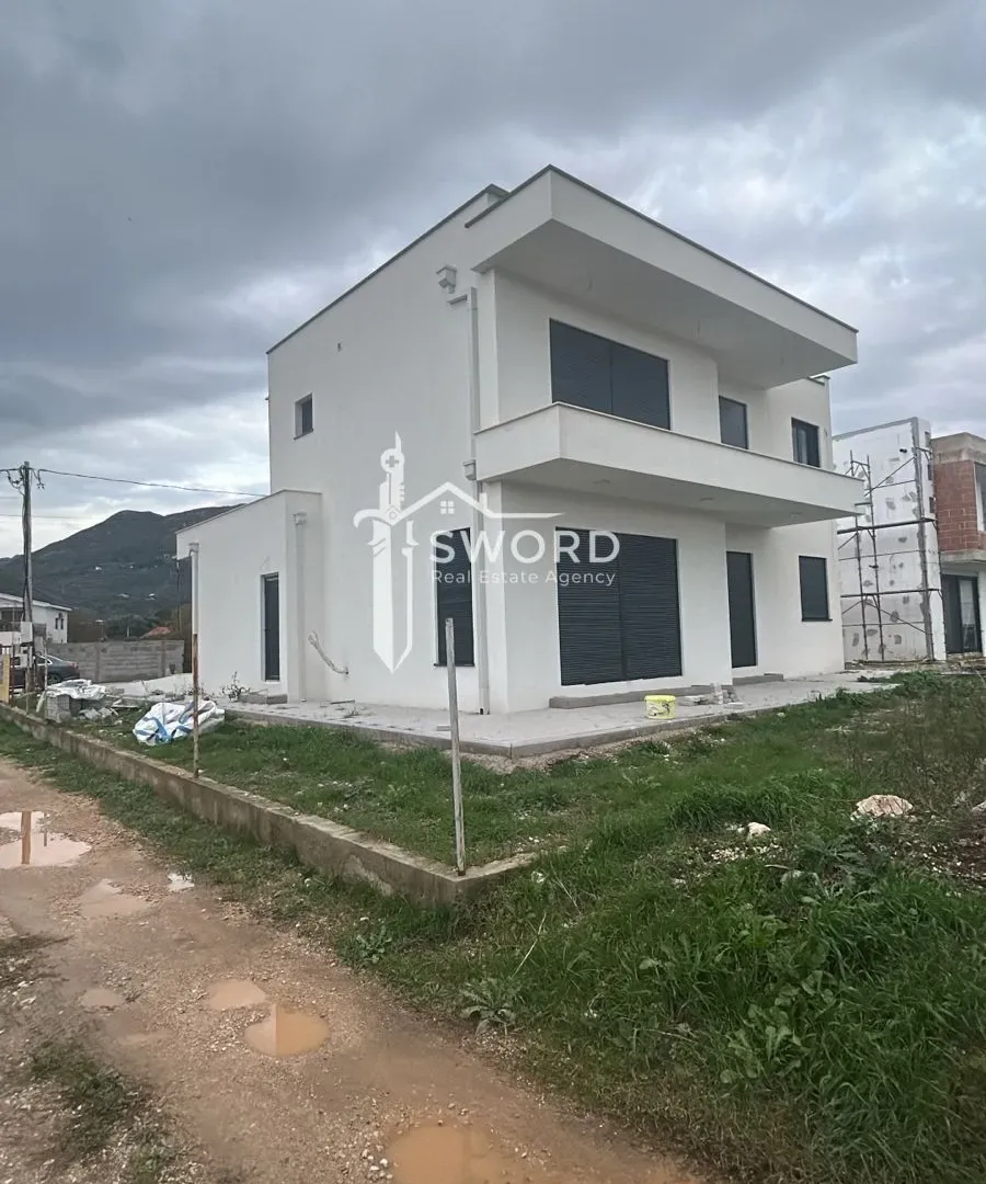 Prodaja, kuća, 224m², Polje, Bar