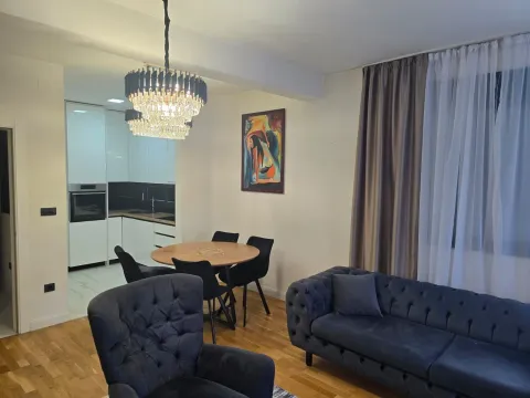 Dnevna soba sa trpezarijom i otvorenom kuhinjom. - image 2