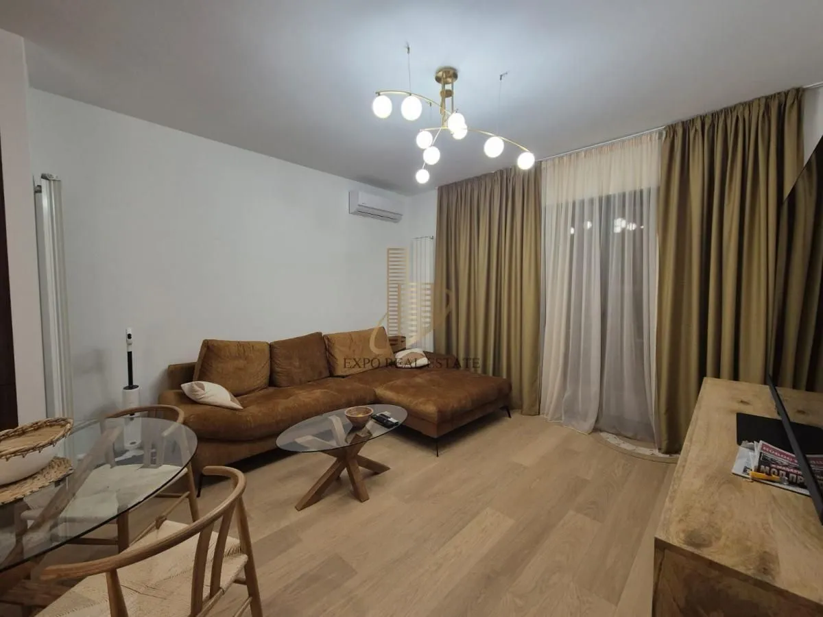 Izdavanje, trosoban stan, 74m², Savski Venac, Beograd