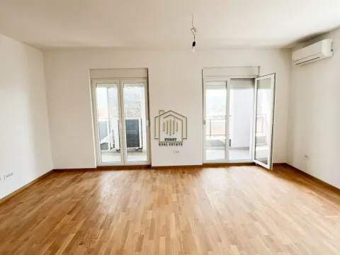 Prodaja, trosoban stan, 106m², Stari Aerodrom, Podgorica - image 10