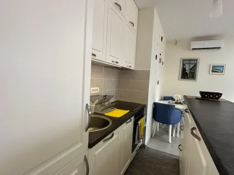 Izdavanje, jednosoban stan, 48m², Tivat, Crna Gora - image 3