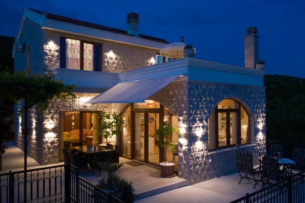 Prodaja, kuća, 300m², Zagora, Kotor