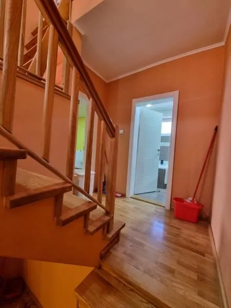 Izdavanje, kuća, 160m², Sremska Kamenica, Petrovaradin