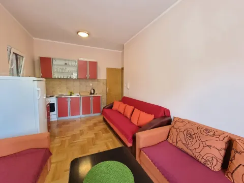 Izdavanje, garsonjera, 30m², Budva, Crna Gora - image 2