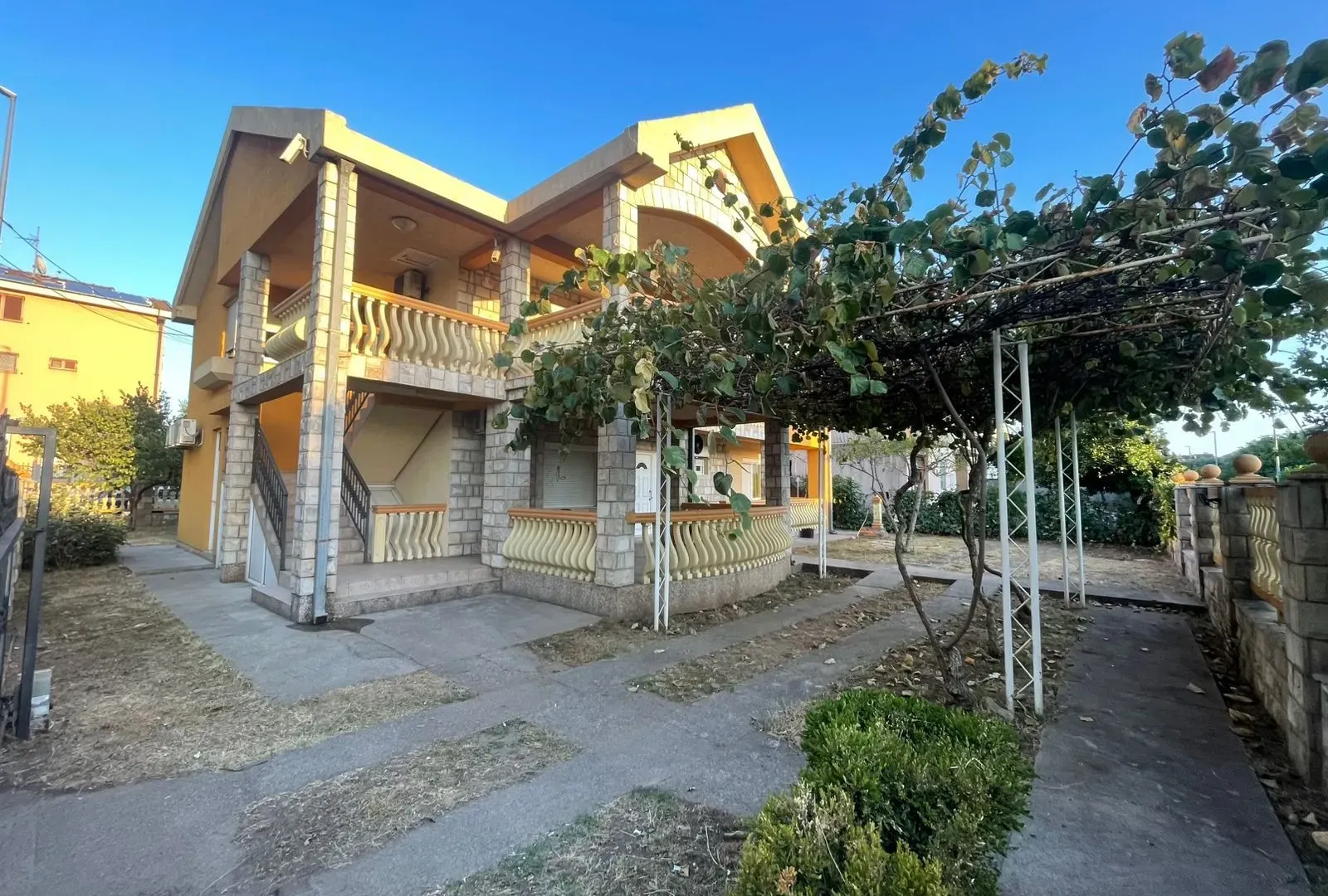 Izdavanje, kuća, 250m², Stari Aerodrom, Podgorica