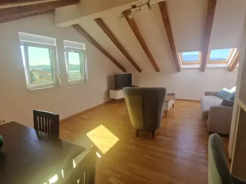 Izdavanje, stan, 88m², Tivat, Crna Gora - image 2