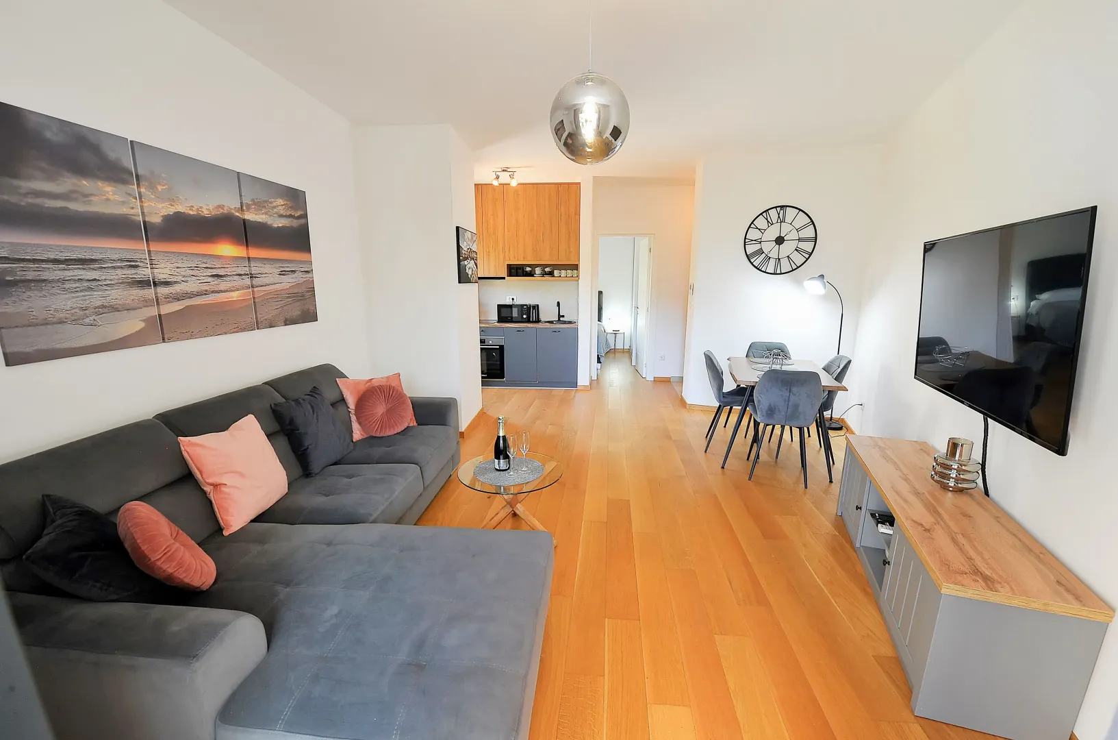 Rent, one bedroom apartment, 50m², Bečići, Budva