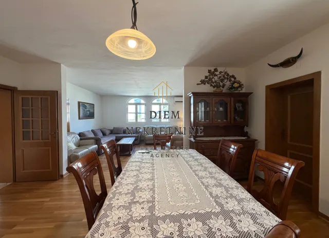 Rent, house, 350m², Zlatica, Podgorica