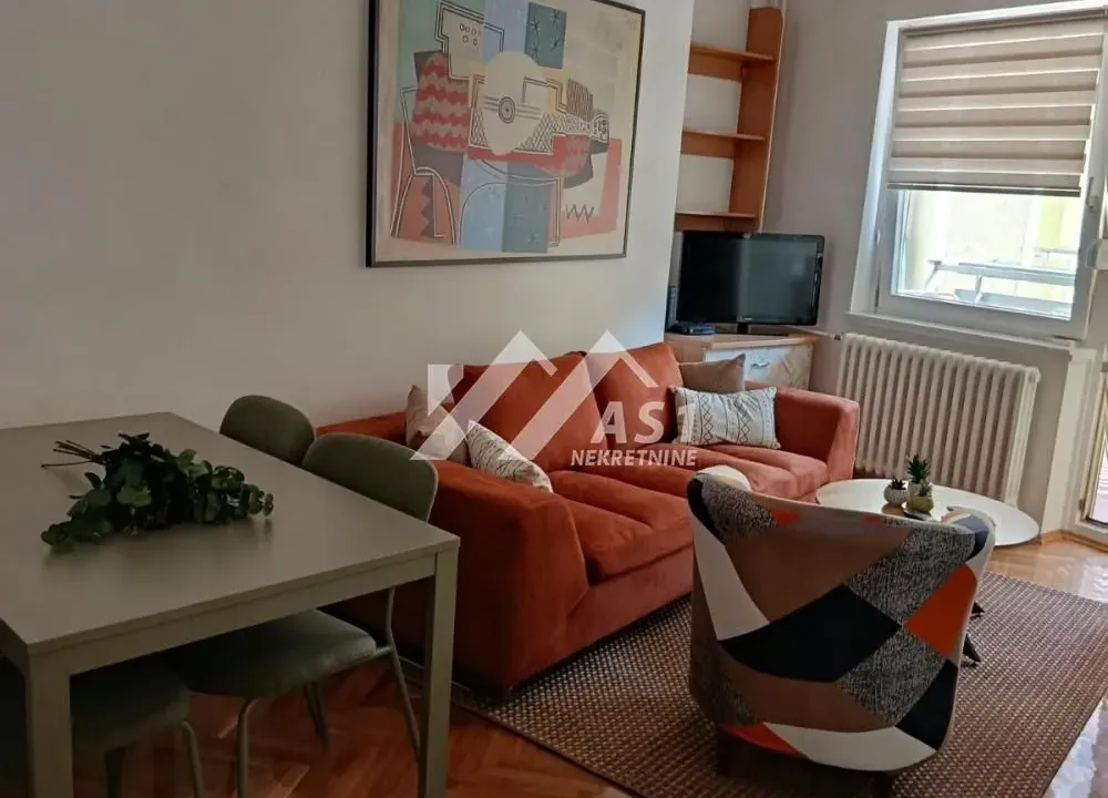 Izdavanje, dvosoban stan, 47m², Bulevar Oslobodjenja, Novi Sad Sve Podlokacije