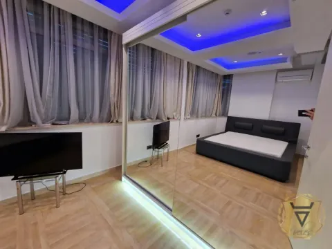 Izdavanje, trosoban stan, 148m², Savski Venac, Beograd - image 13