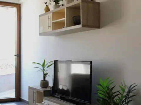 Izdavanje, jednosoban stan, 40m², Centar, Budva - image 12