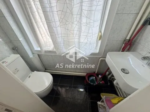 Izdavanje, trosoban stan, 65m², Stari Grad, Beograd - image 11