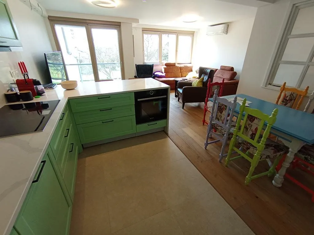 Prodaja, trosoban stan, 114m², Blok 5, Podgorica