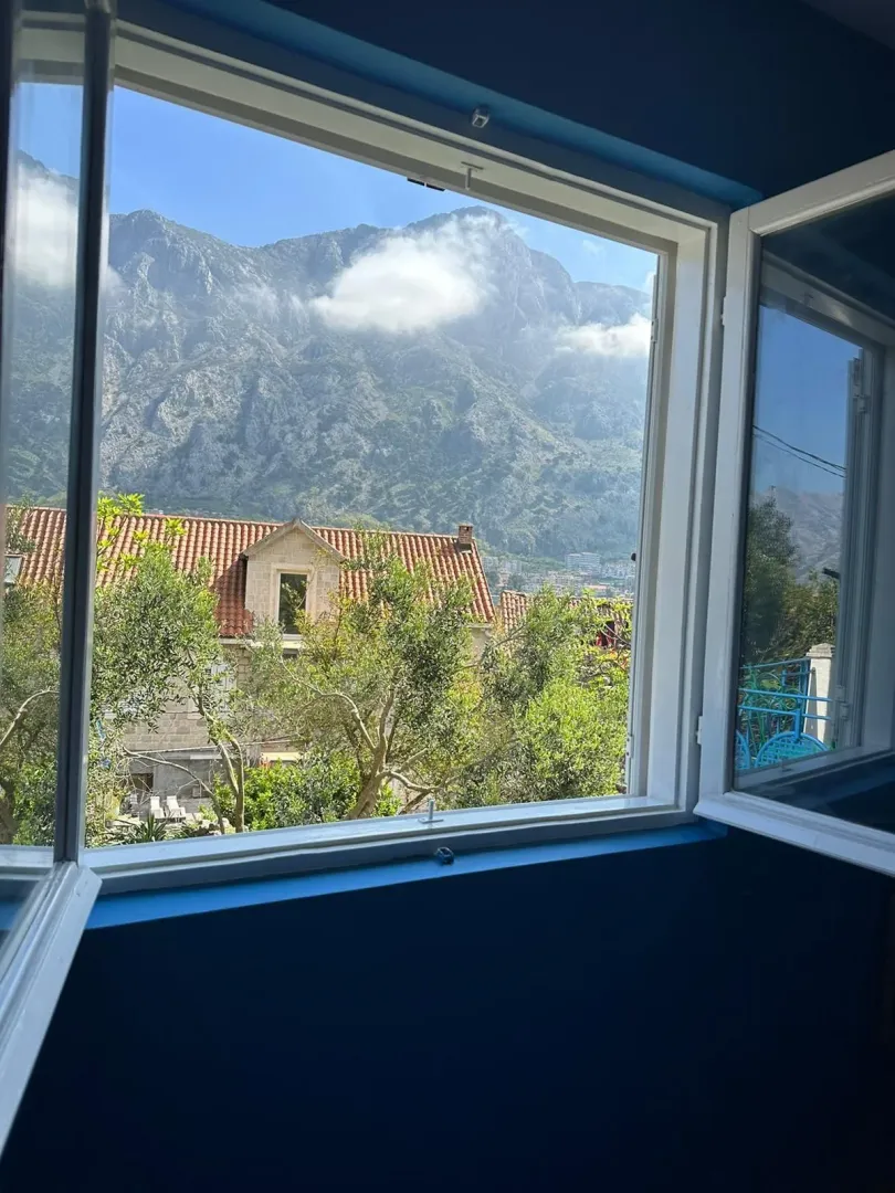 Izdavanje, kuća, 100m², Muo, Kotor