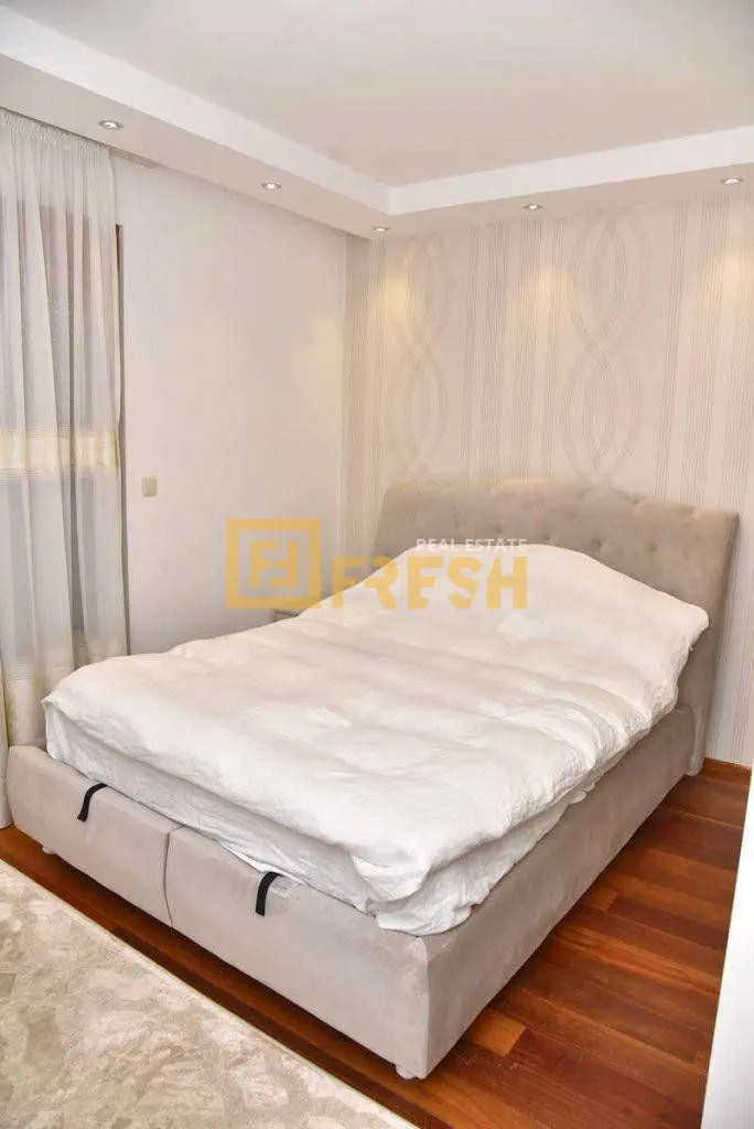 Rent, four bedroom apartment, 140m², Centar, Podgorica