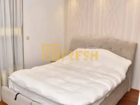 Izdavanje, četvorosoban stan, 140m², Centar, Podgorica - image 21