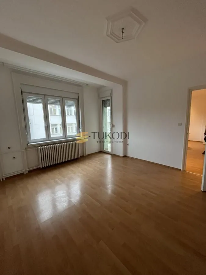 Prodaja, trosoban stan, 112m², Centar, Novi Sad