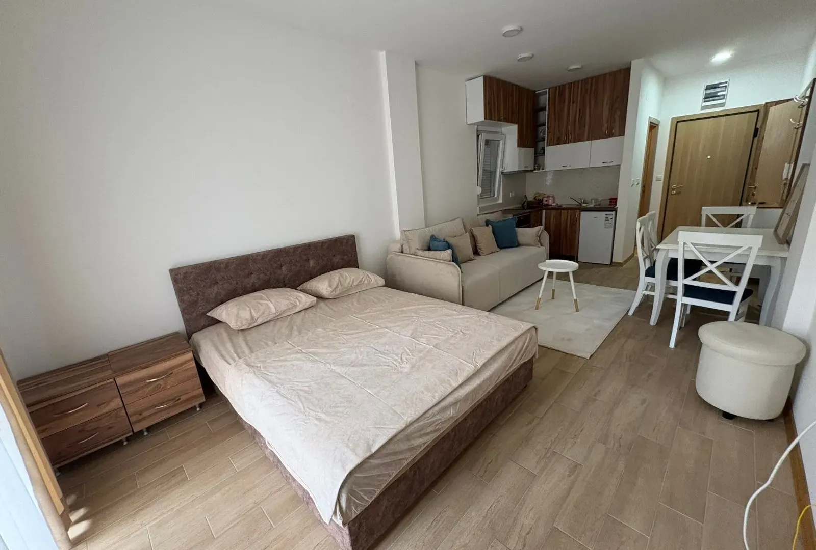 Rent, studio apartment, 37m², Golubovina, Budva