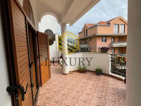 Izdavanje, kuća, 280m², Centar, Podgorica - image 13