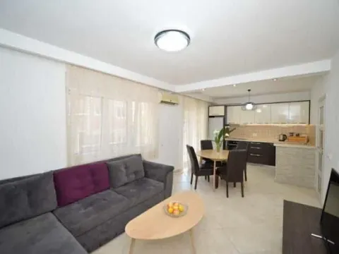 Izdavanje, jednosoban stan, 46m2, Dobrota, Kotor Izdavanje, jednosoban stan, 46m2, Dobrota, Kotor