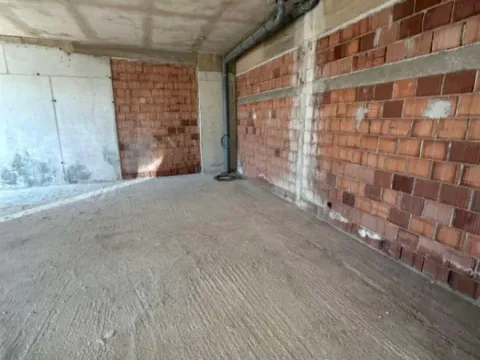 Izdavanje, poslovni prostor, 200m², Stari Aerodrom, Podgorica - image 4