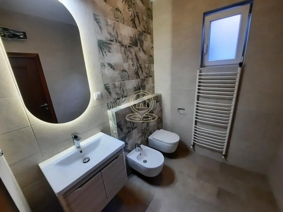 Izdavanje, stan, 172m², Vračar Sve Podlokacije, Beograd
