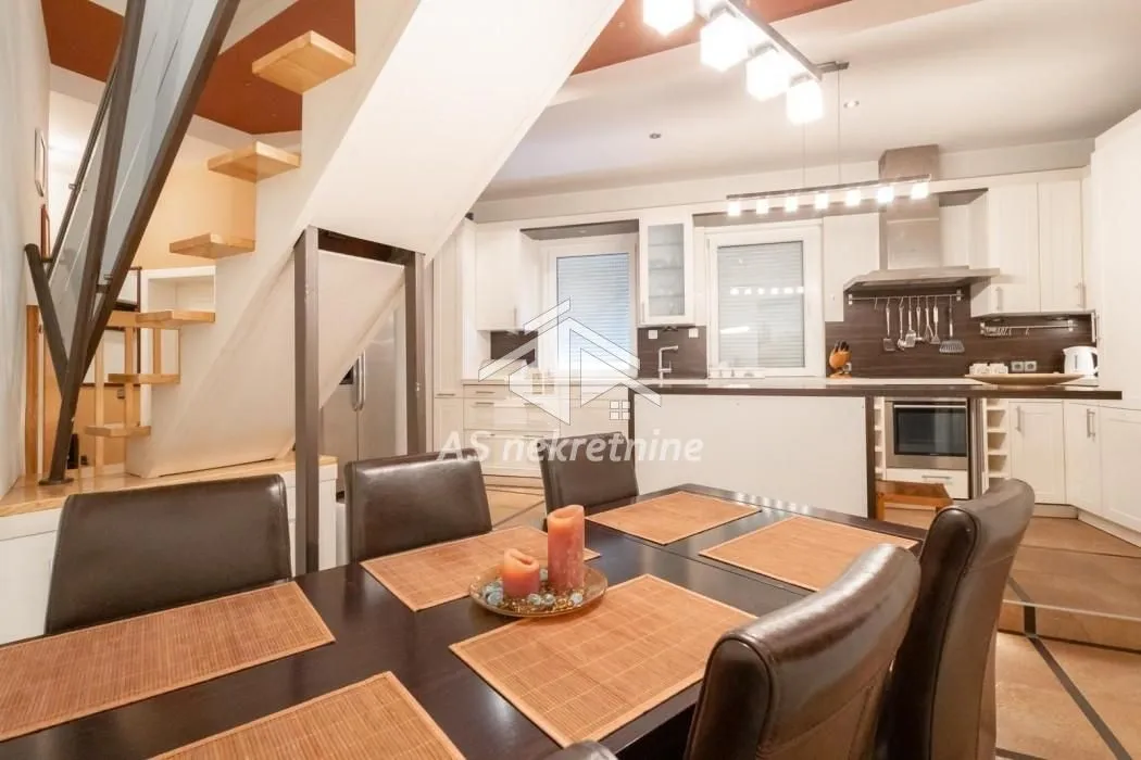 Izdavanje, četvorosoban stan, 140m², Obilićev Venac, Beograd