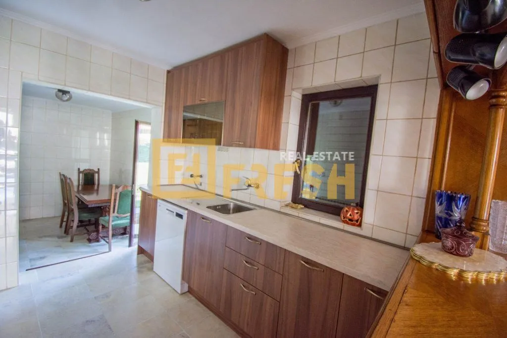 Prodaja, kuća, 250m², Tološi, Podgorica