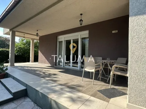 Sale, house, 200m², Tološi, Podgorica - image 2