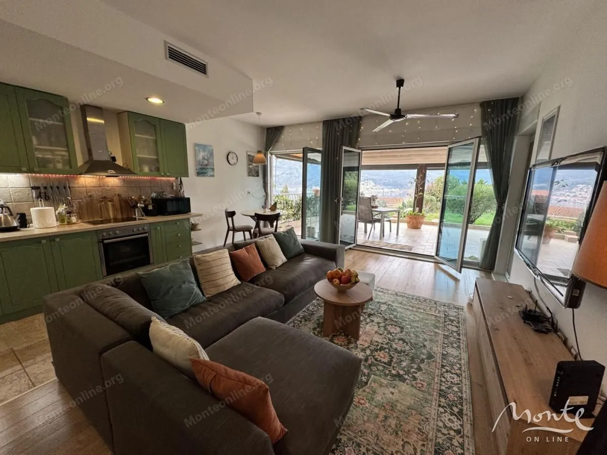 Prodaja, dvosoban stan, 74m², Dobrota, Kotor