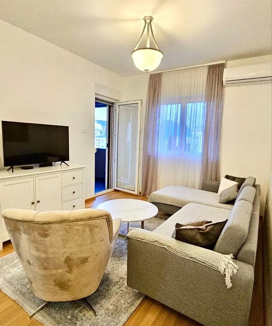 Rent, one bedroom apartment, 45m², Pobrežje, Podgorica