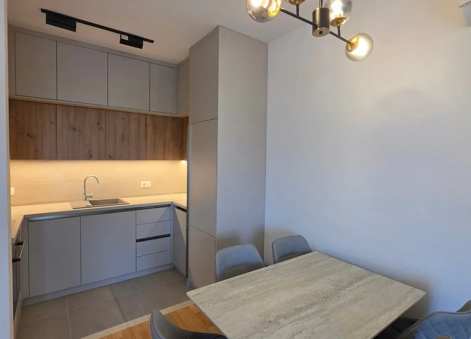 Izdavanje, jednosoban stan, 45m², Pobrežje, Podgorica