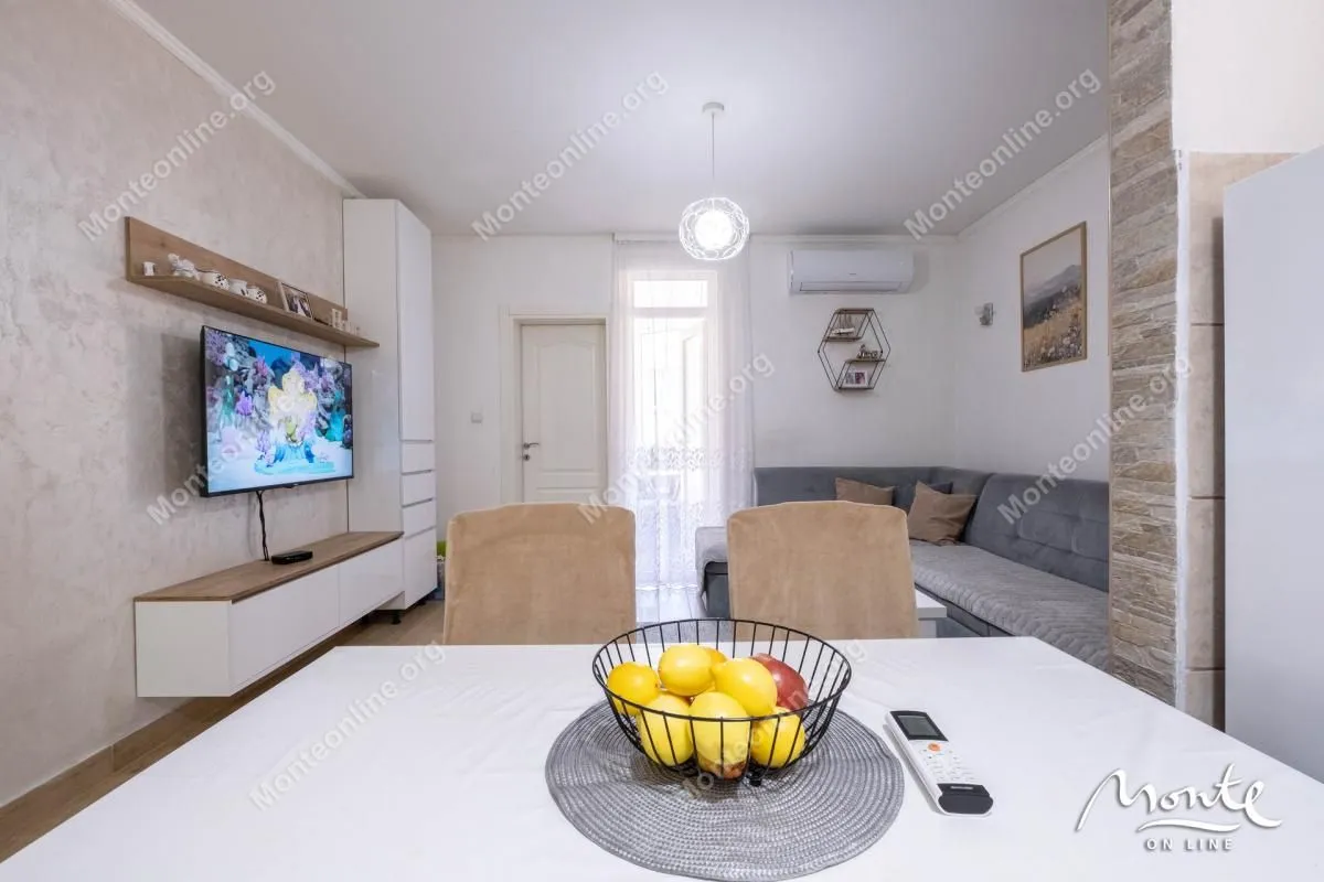 Prodaja, dvosoban stan, 48m², Dobrota, Kotor