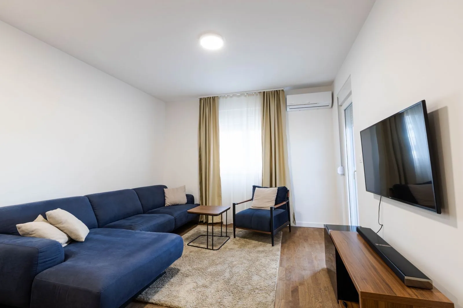 Izdavanje, jednosoban stan, 46m², Stari Aerodrom, Podgorica