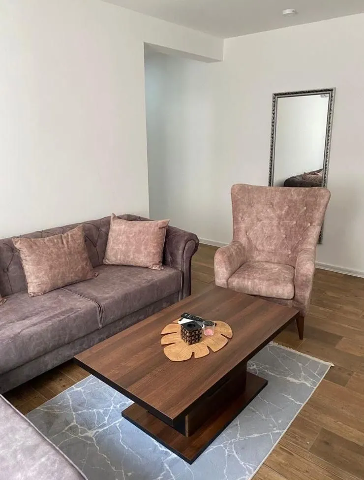 Izdavanje, jednosoban stan, 64m², Mažina, Tivat