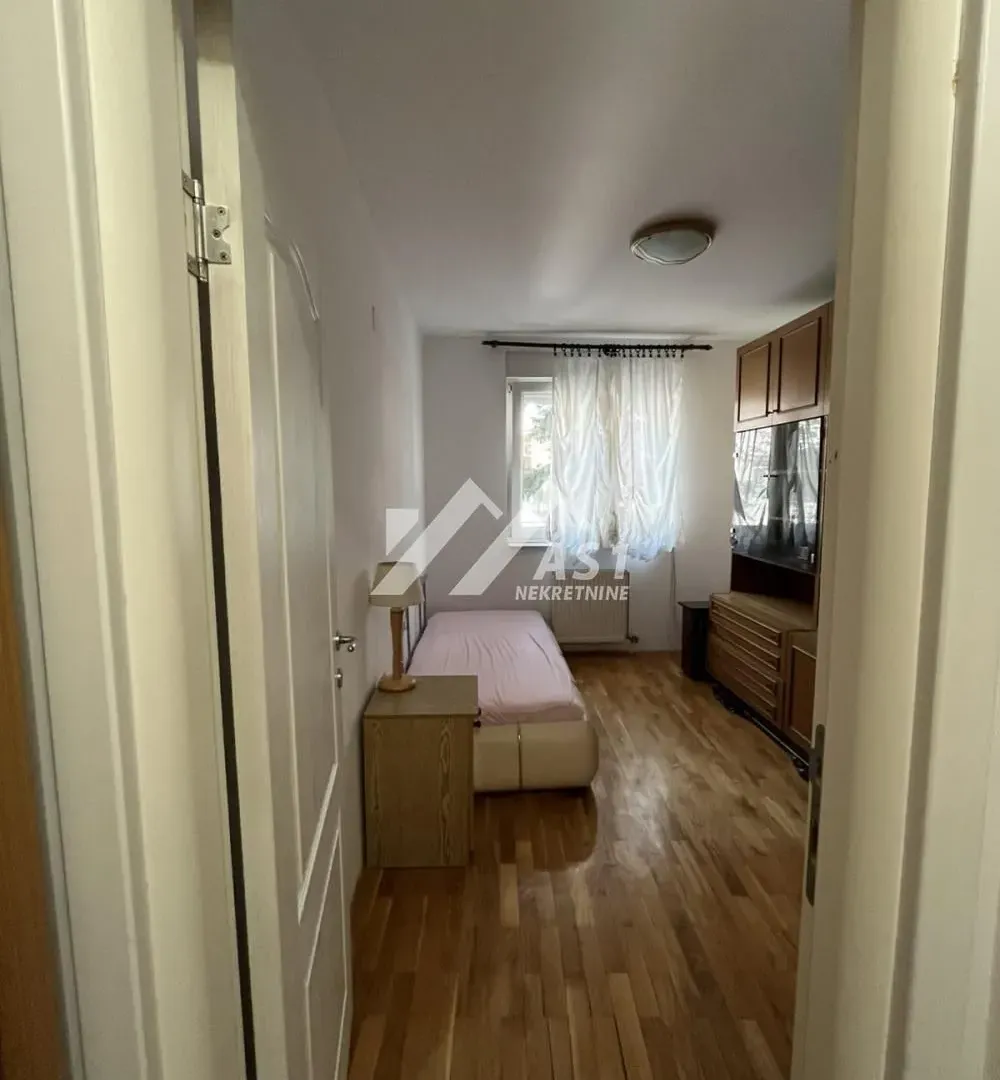 Izdavanje, jednosoban stan, 40m², Sajam, Novi Sad Sve Podlokacije