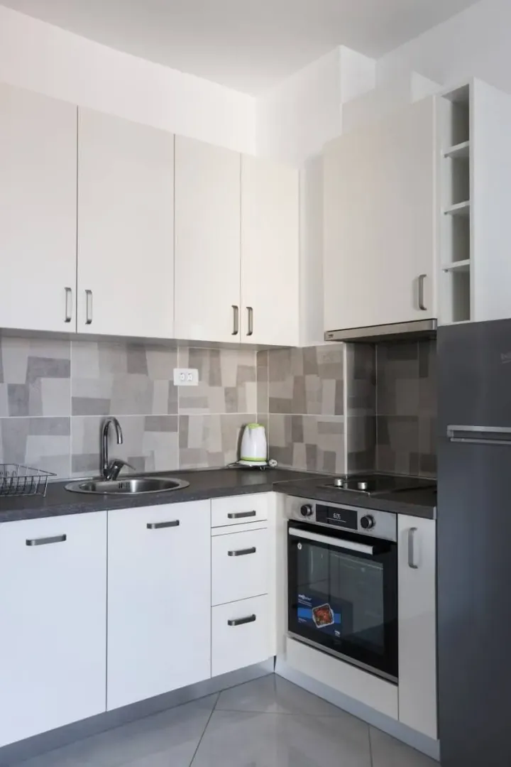 Izdavanje, jednosoban stan, 42m², Bečići, Budva