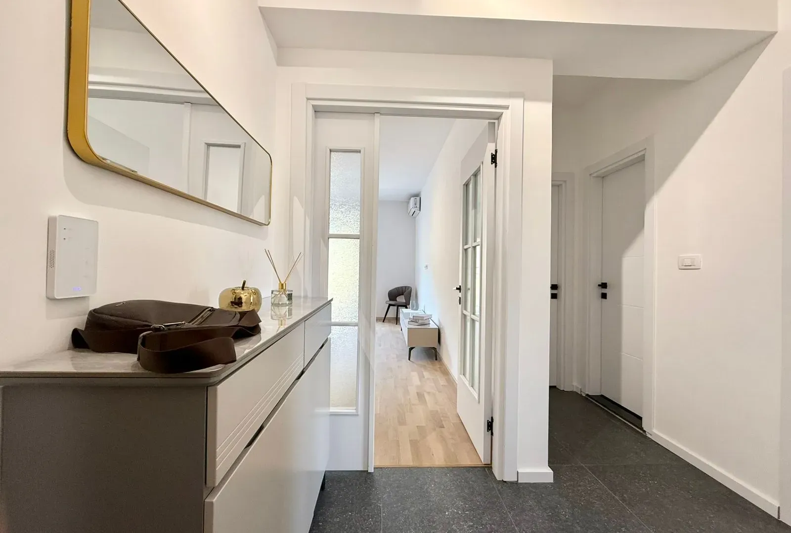 Prodaja, dvosoban stan, 68m², Momišići, Podgorica