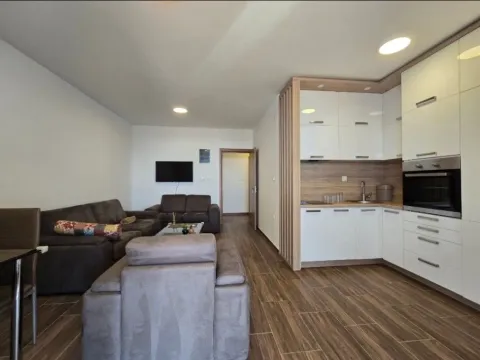 Izdavanje, jednosoban stan, 60m², Bečići, Budva - image 2