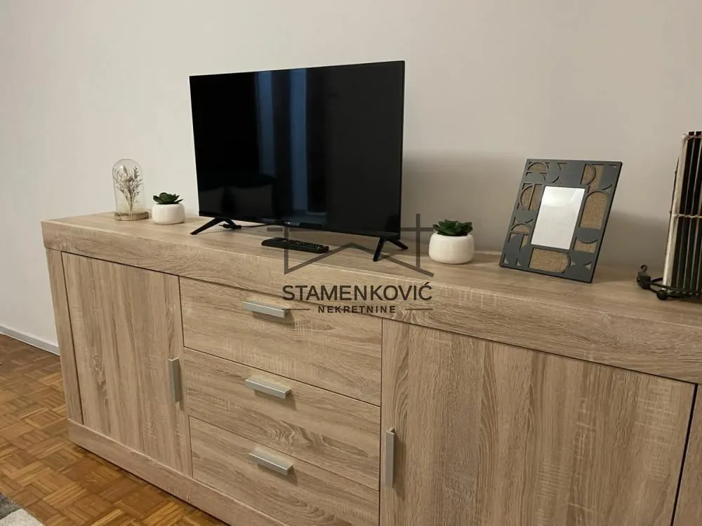 Izdavanje, jednosoban stan, 41m², Petrovaradin, Novi Sad