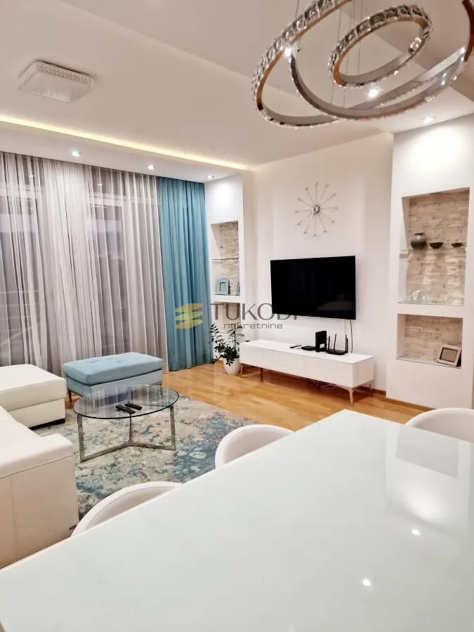 Prodaja, trosoban stan, 105m², Centar, Novi Sad