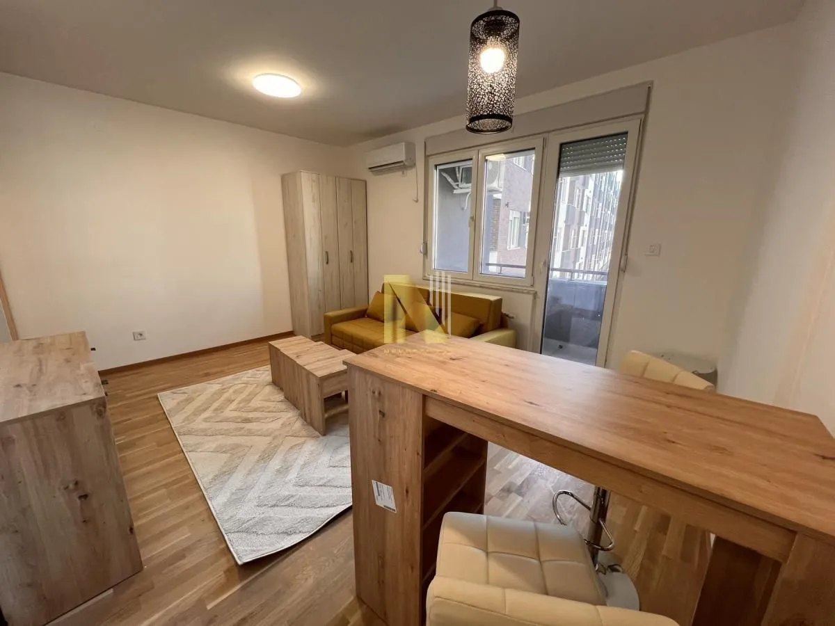 Izdavanje, garsonjera, 30m², Avijatičarsko naselje, Novi Sad Sve Podlokacije