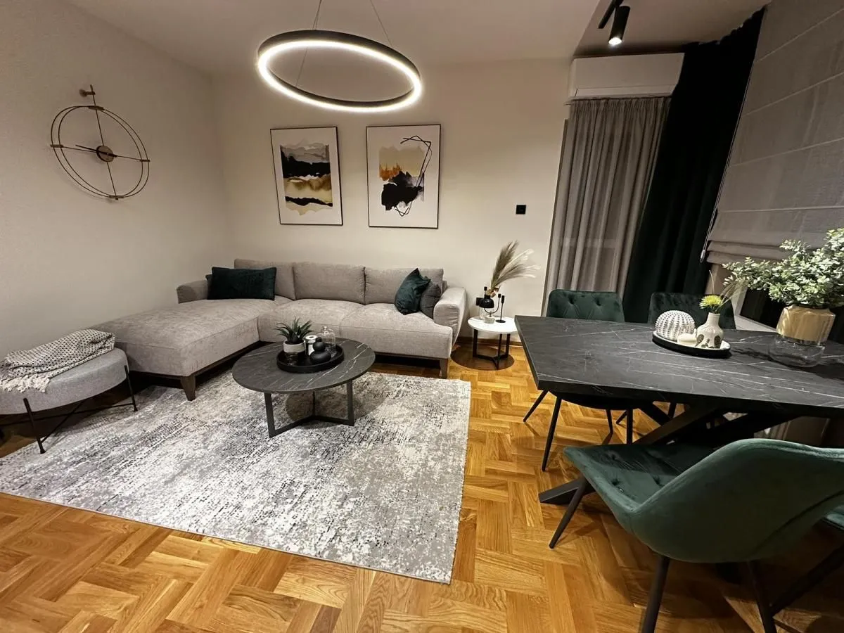 Izdavanje, dvosoban stan, 78m², Dom zdravlja, Niš