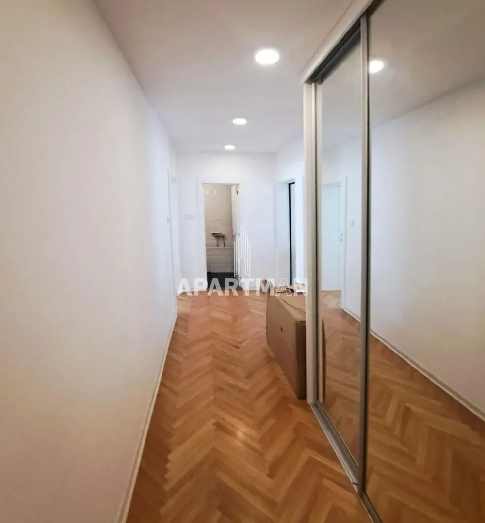 Sale, two bedroom apartment, 64m², Savski Venac, Beograd
