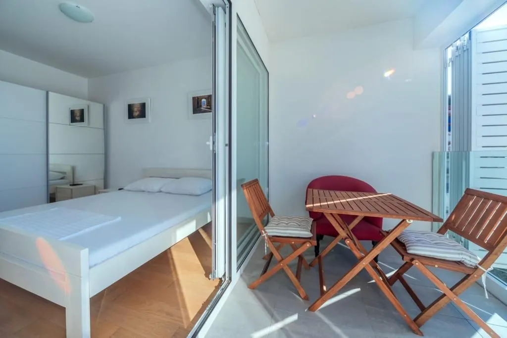 Rent, three bedroom apartment, 75m², Pržno, Budva