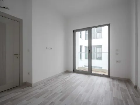 Prodaja, dvosoban stan, 75m², Centar, Bar - image 8