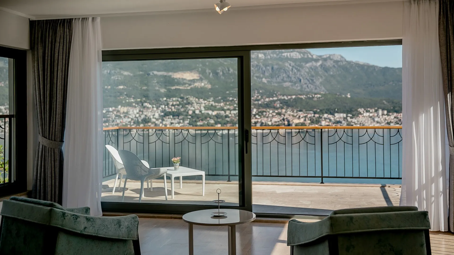 Prodaja, kuća, 282m², Njivice, Herceg Novi
